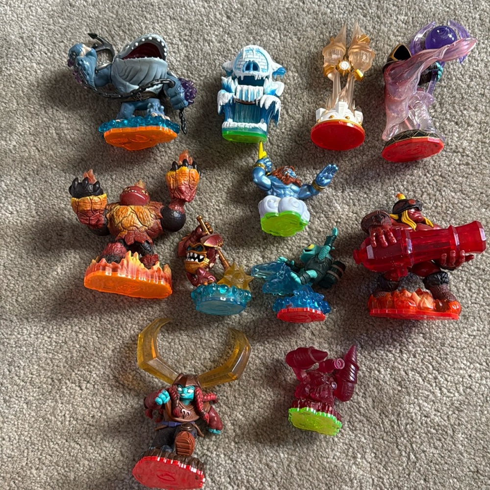 Skylanders  Activision lot of figures - all shown orange bottoms